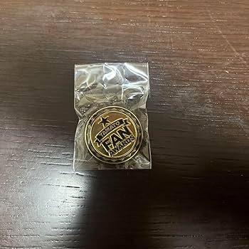 クロネコヤマト非売品社員バッチ 新品］ヤマト運輸☆クロネコヤマト社章バッジ［非売品］ - メルカリ